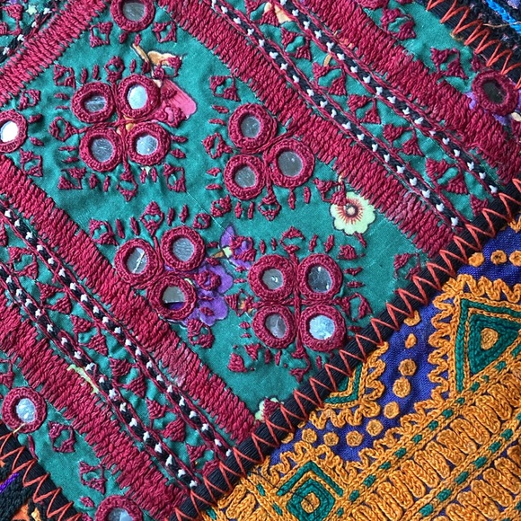 NWOT Embroidered sequined pillow covers - Set of 2 - Picture 8 of 9